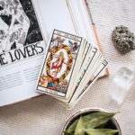 Tarot evolutivo y terapéutico Esmagic con astrología y revolución solar