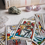 Tarot evolutivo y terapéutico Esmagic junto con Astrología